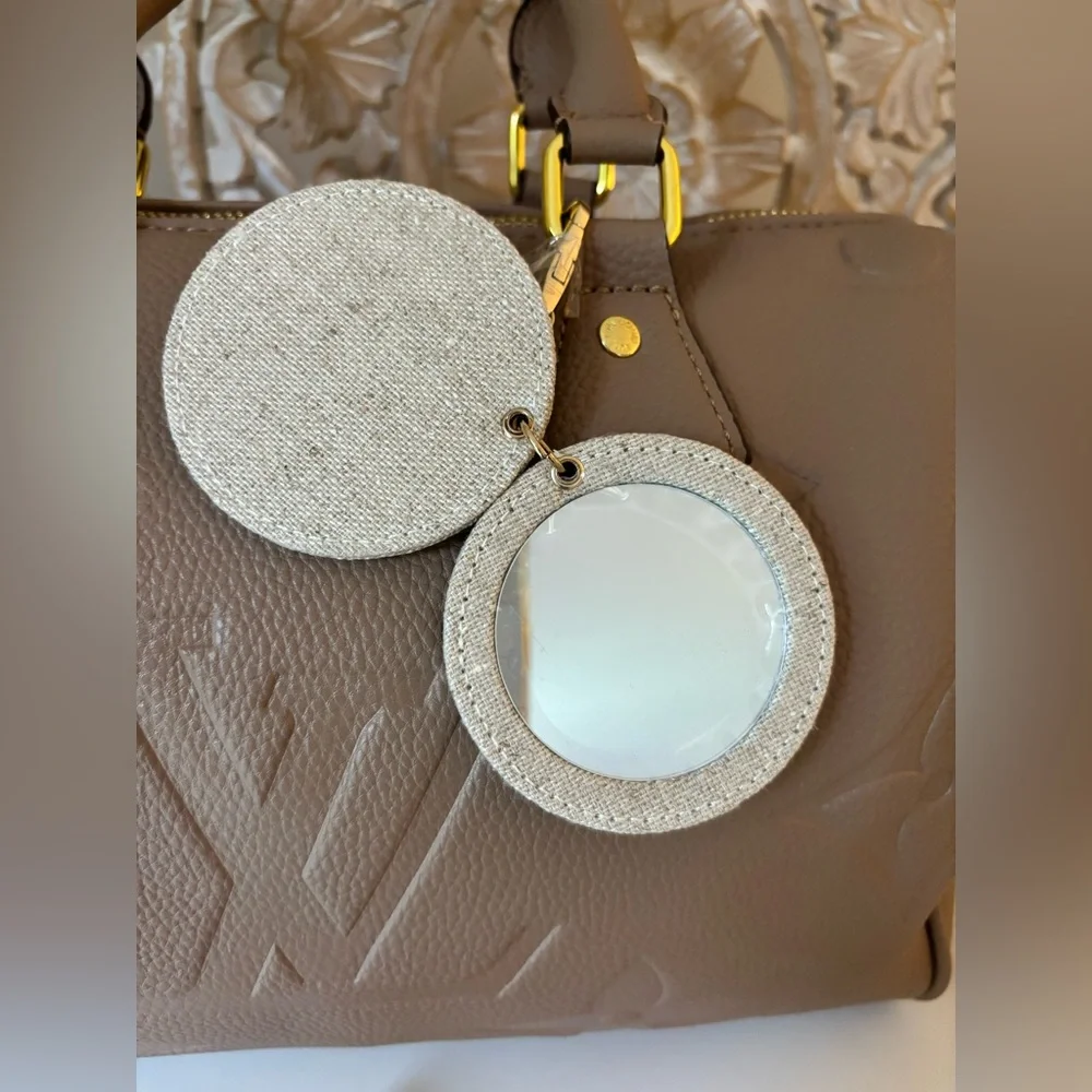 Linen NIB Mirror Purse or Keychain Gold tone hardware Beauty - Picture 4 of 6